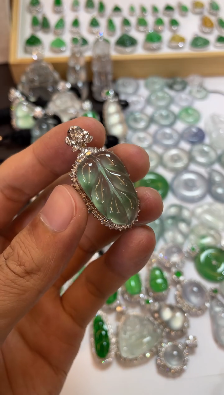 【闪购商品】翡翠吊坠(不含链)18K金镶嵌叶子