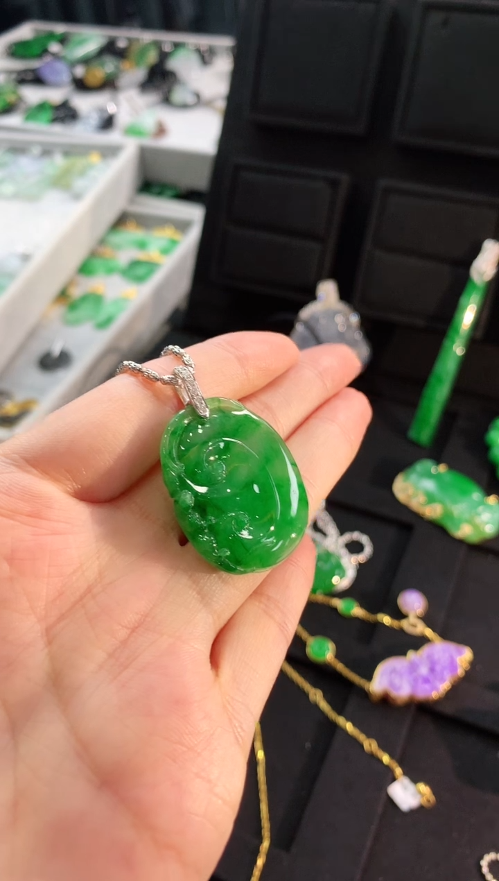 【闪购商品】翡翠吊坠(不含链)18K金镶嵌吊坠