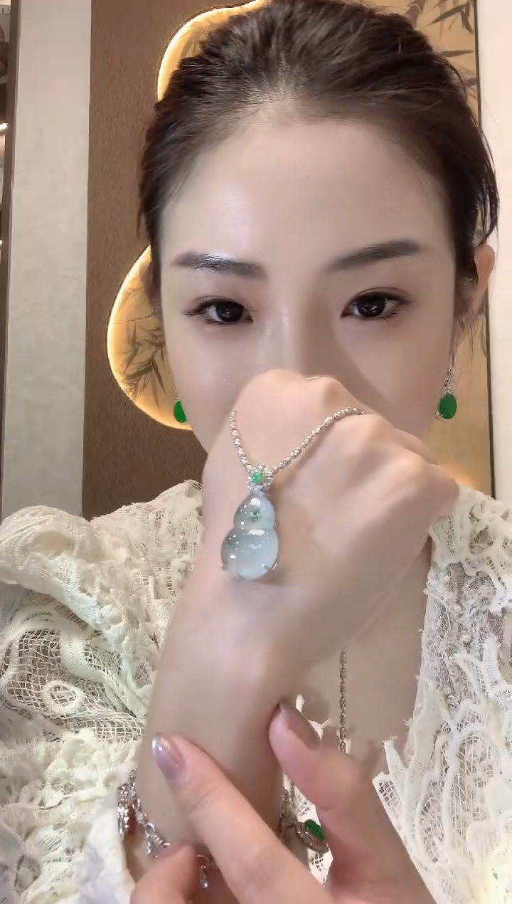 【闪购商品】翡翠吊坠(不含链)18K金镶嵌C39