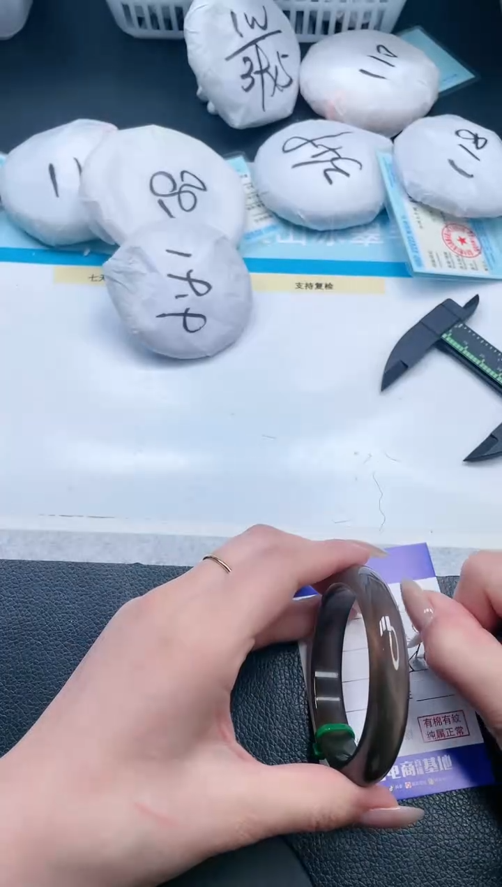 【闪购商品】石英质玉手镯未镶嵌25V111-54