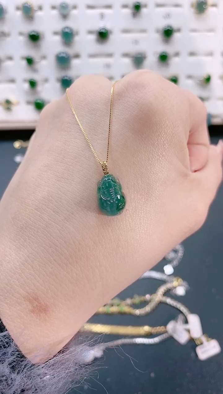 【闪购商品】翡翠颈饰18K金镶嵌天然翡翠