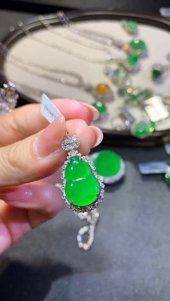 【闪购商品】翡翠吊坠(不含链)18K金镶嵌228-葫芦