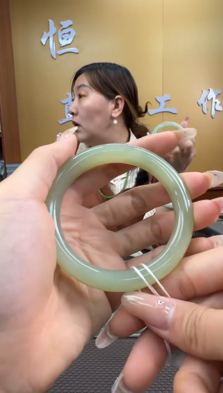 【闪购商品】和田玉手镯未镶嵌58