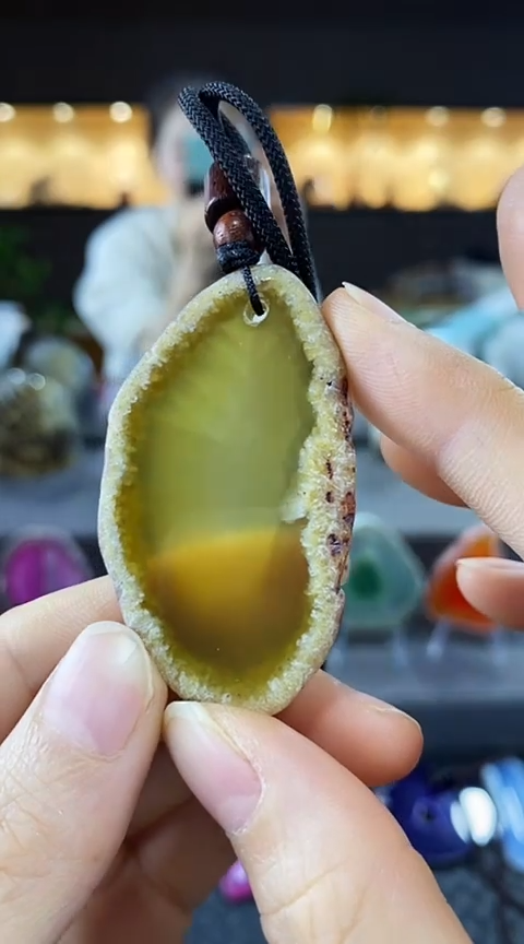 未镶嵌颈饰玛瑙/玉髓伊**心玛瑙