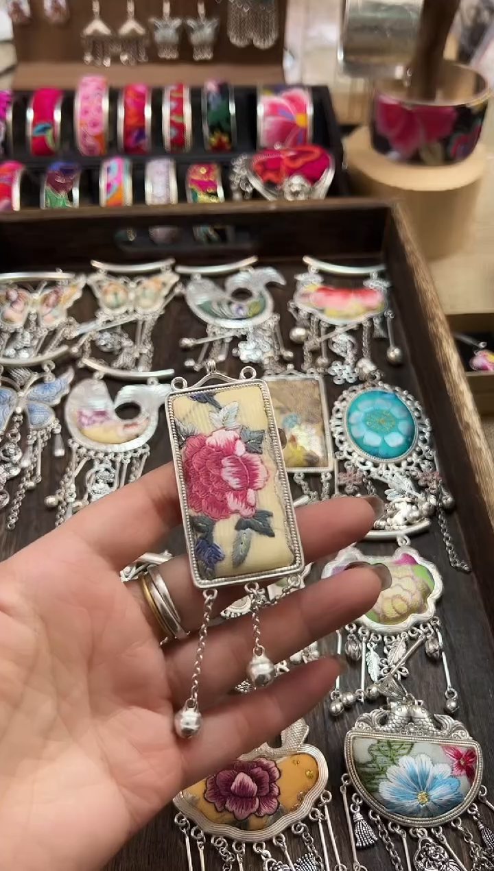 【闪购商品】织绣民族风老绣饰品571