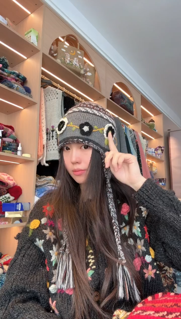 羊毛美利奴灰色山茶花护耳帽