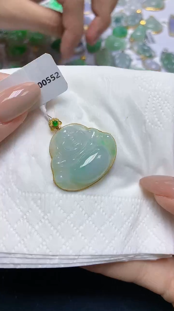 翡翠18K金镶嵌颈饰天然缅甸A货翡翠