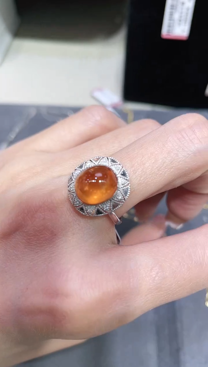 【闪购商品】石榴石（芬达石）戒指18K金镶嵌·