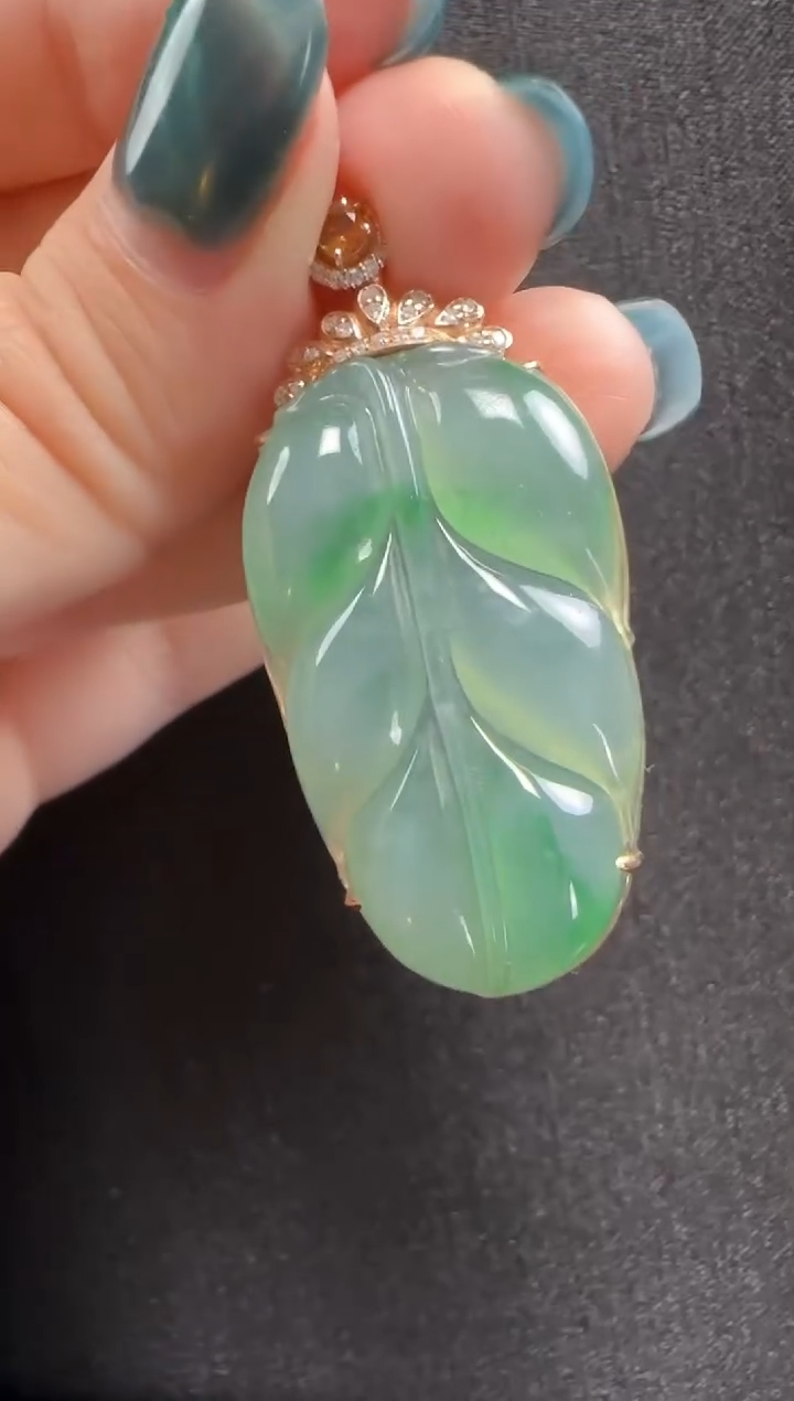 【闪购商品】翡翠颈饰18K金镶嵌010叶子一个