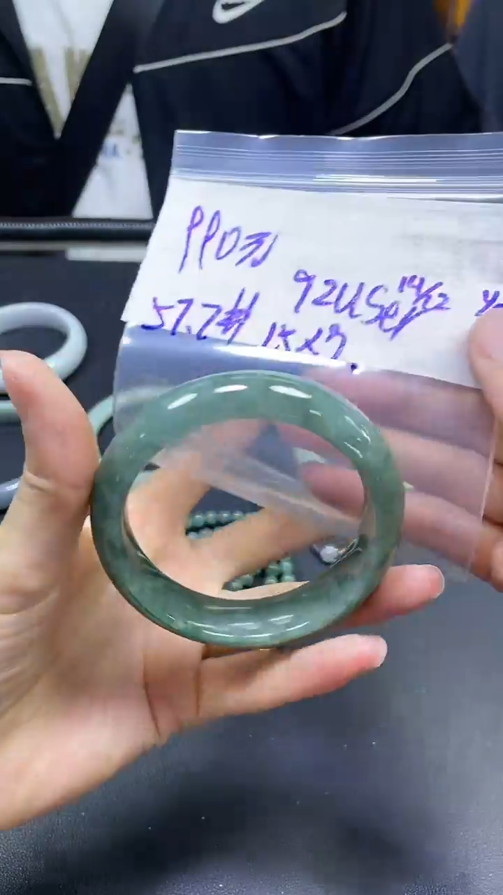 未镶嵌定制翡翠q****r手镯57.7#990元毛货需精细抛光