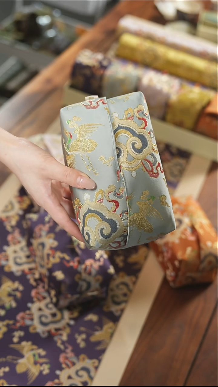 纸巾盒············