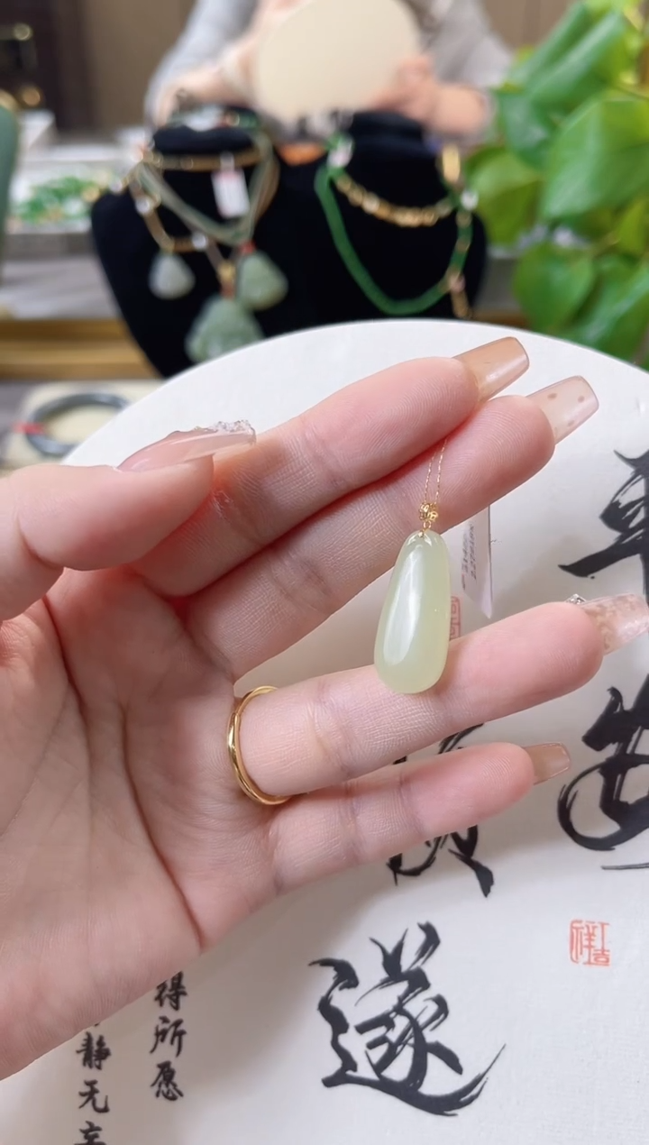 【闪购商品】和田玉颈饰18K金镶嵌cs