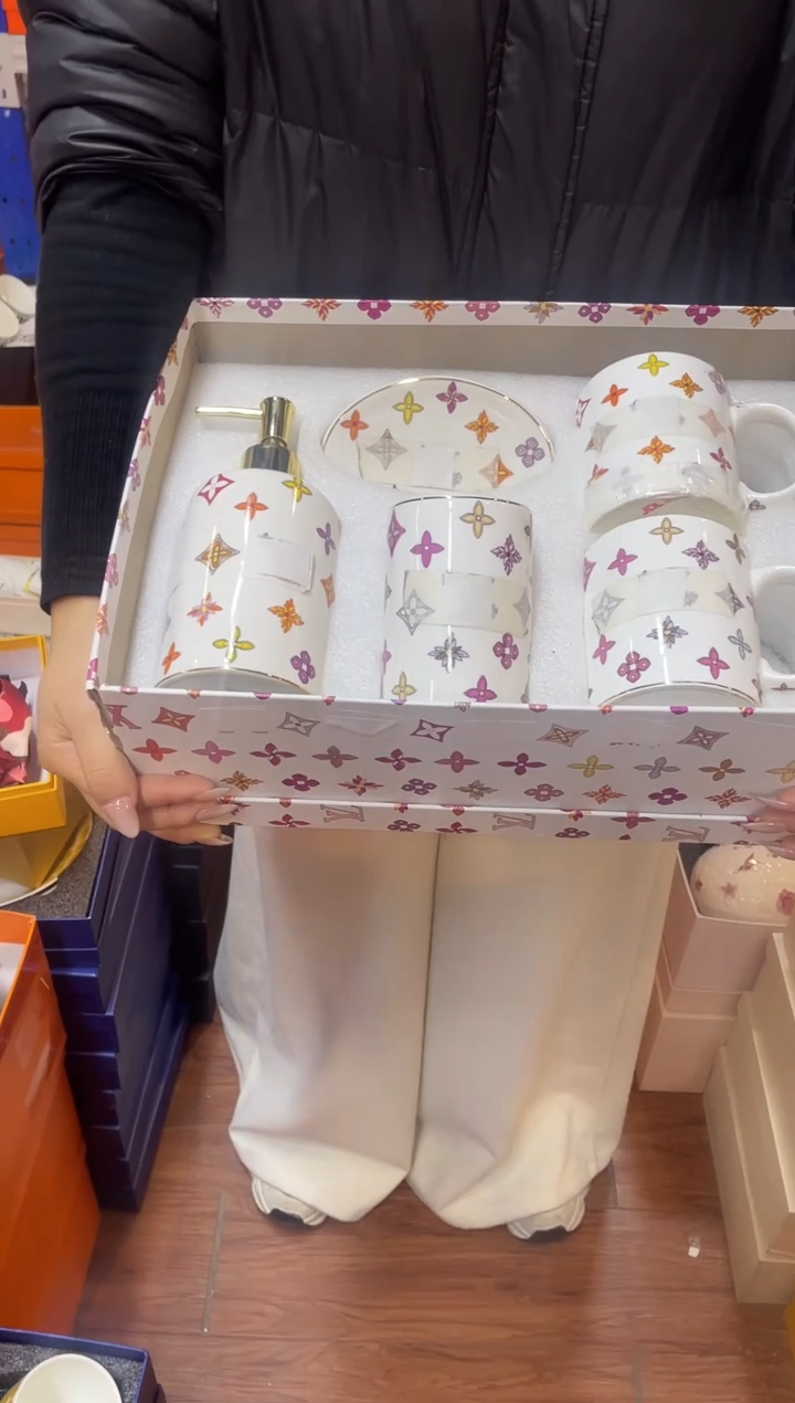 杯鸿辉家品牌瓷器，京东包邮！