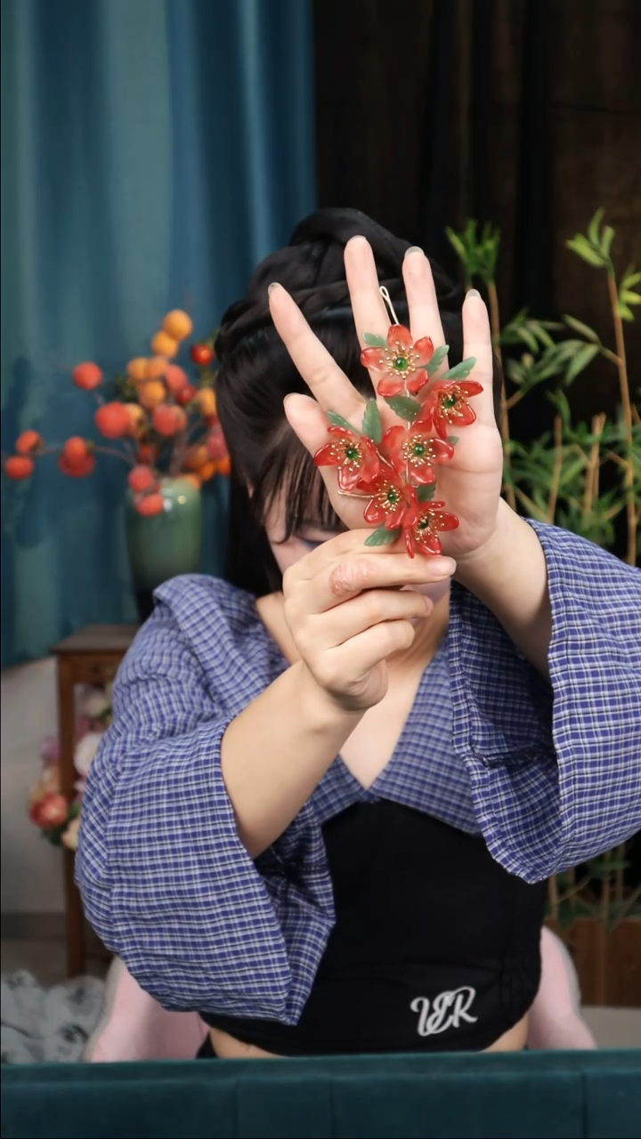 琉璃红绿色花朵软簪一支