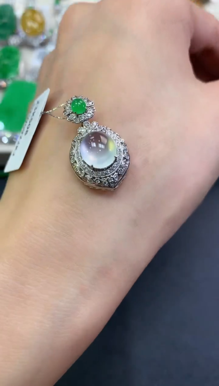 【闪购商品】翡翠吊坠(不含链)18K金镶嵌q81    