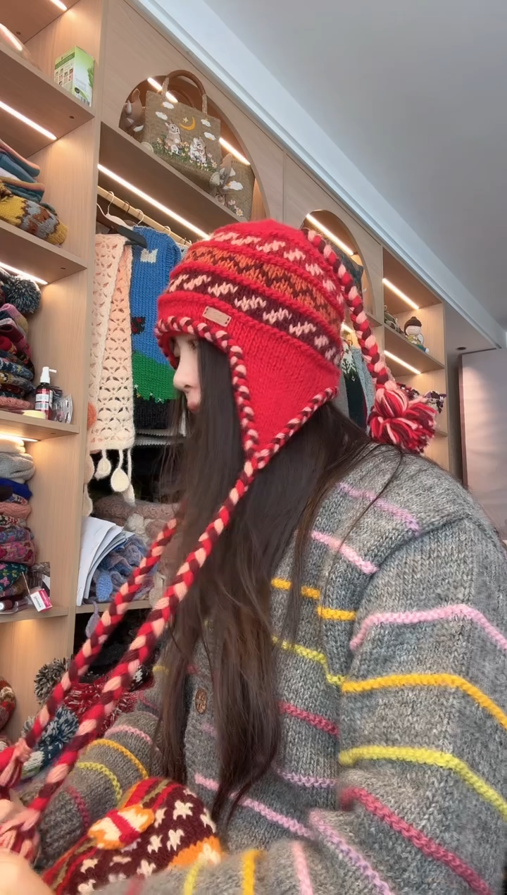 羊毛美利奴红色大辫子护耳帽