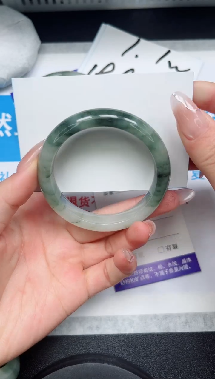 【闪购商品】石英质玉手镯未镶嵌36