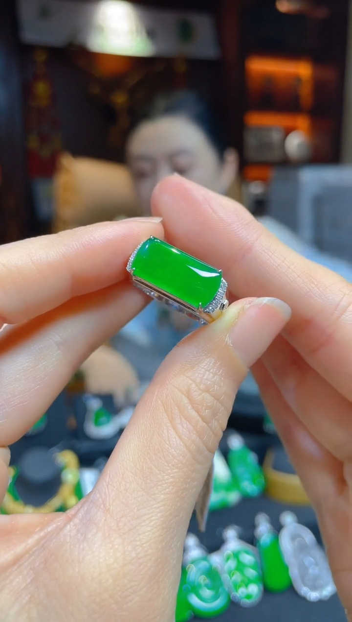 【闪购商品】翡翠戒指18K金镶嵌116328天然A货翡翠戒指