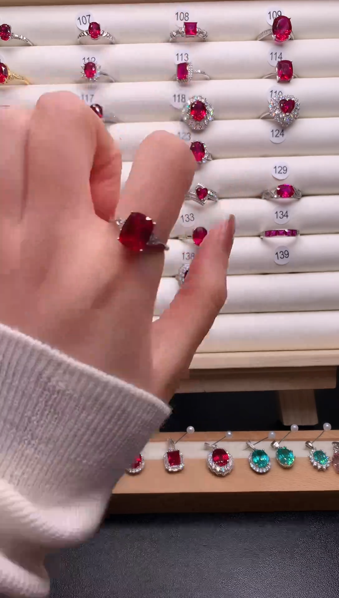 5红宝石（处理）红宝石戒指