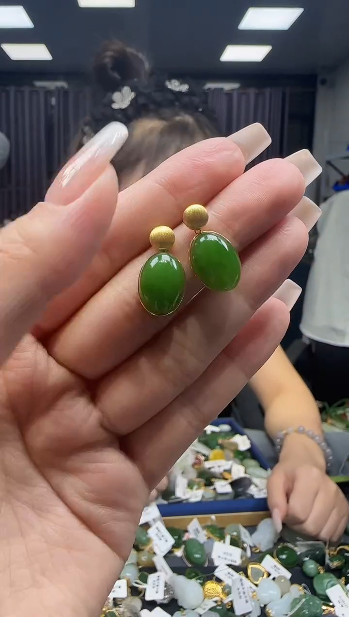 和田玉18K金镶嵌耳饰1