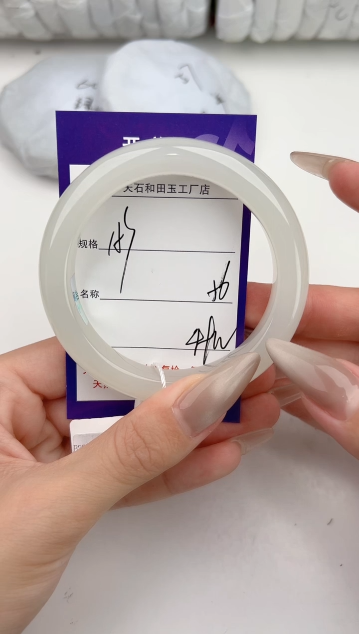 和田玉手镯未镶嵌153颜色微差无瑕疵