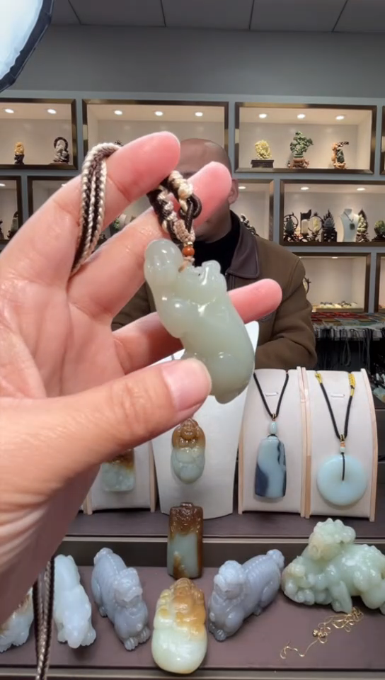 颈饰未镶嵌和田玉苏