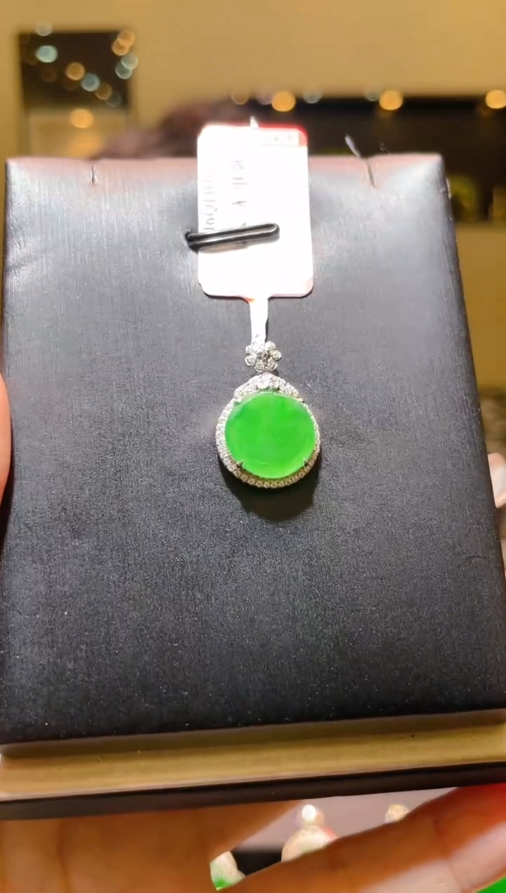 【闪购商品】翡翠吊坠(赠链)18K金镶嵌A47