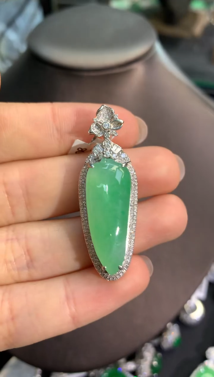 【闪购商品】翡翠吊坠(不含链)18K金镶嵌吊坠