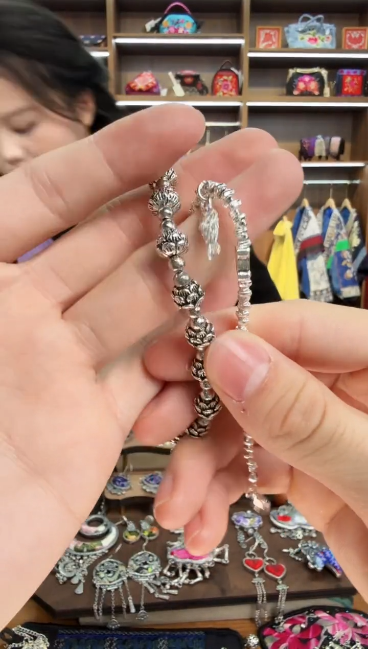 【闪购商品】织绣75蒙阿苏苗绣传承