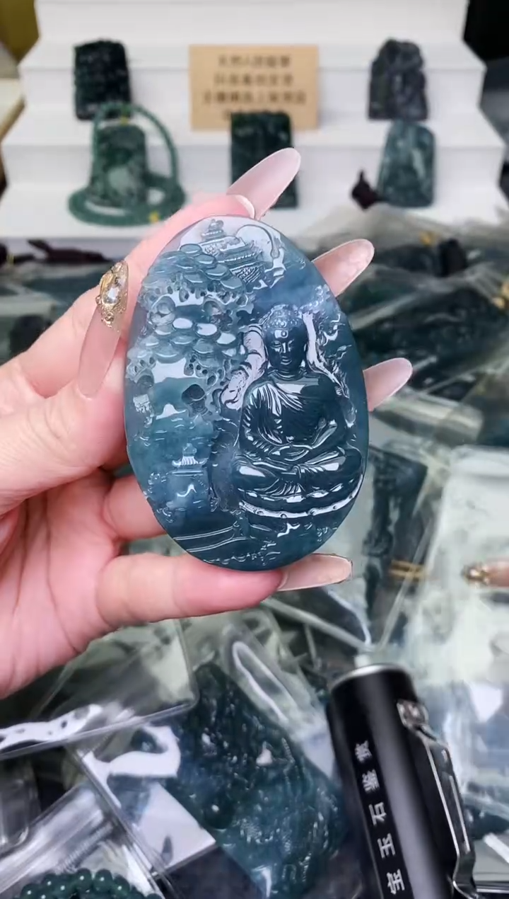 颈饰未镶嵌翡翠 