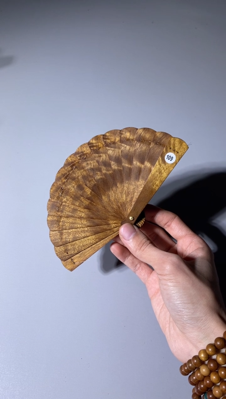 【闪购商品】金丝楠木雕109号10cm金丝楠迷你扇