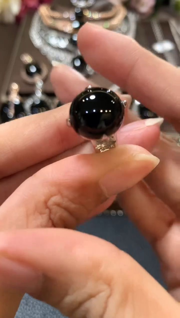 18K金镶嵌戒指翡翠m69  