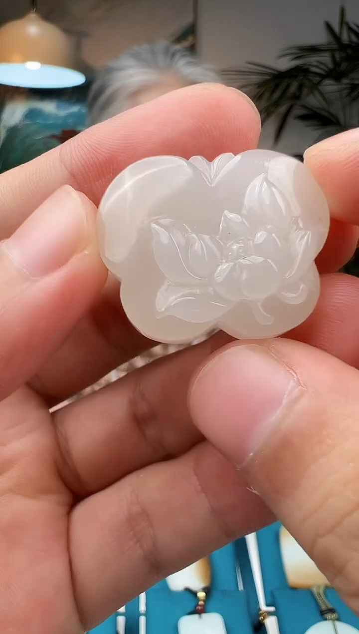 和田玉未镶嵌颈饰吊坠VV 