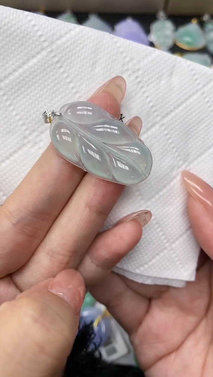 颈饰18K金镶嵌翡翠 1111111111