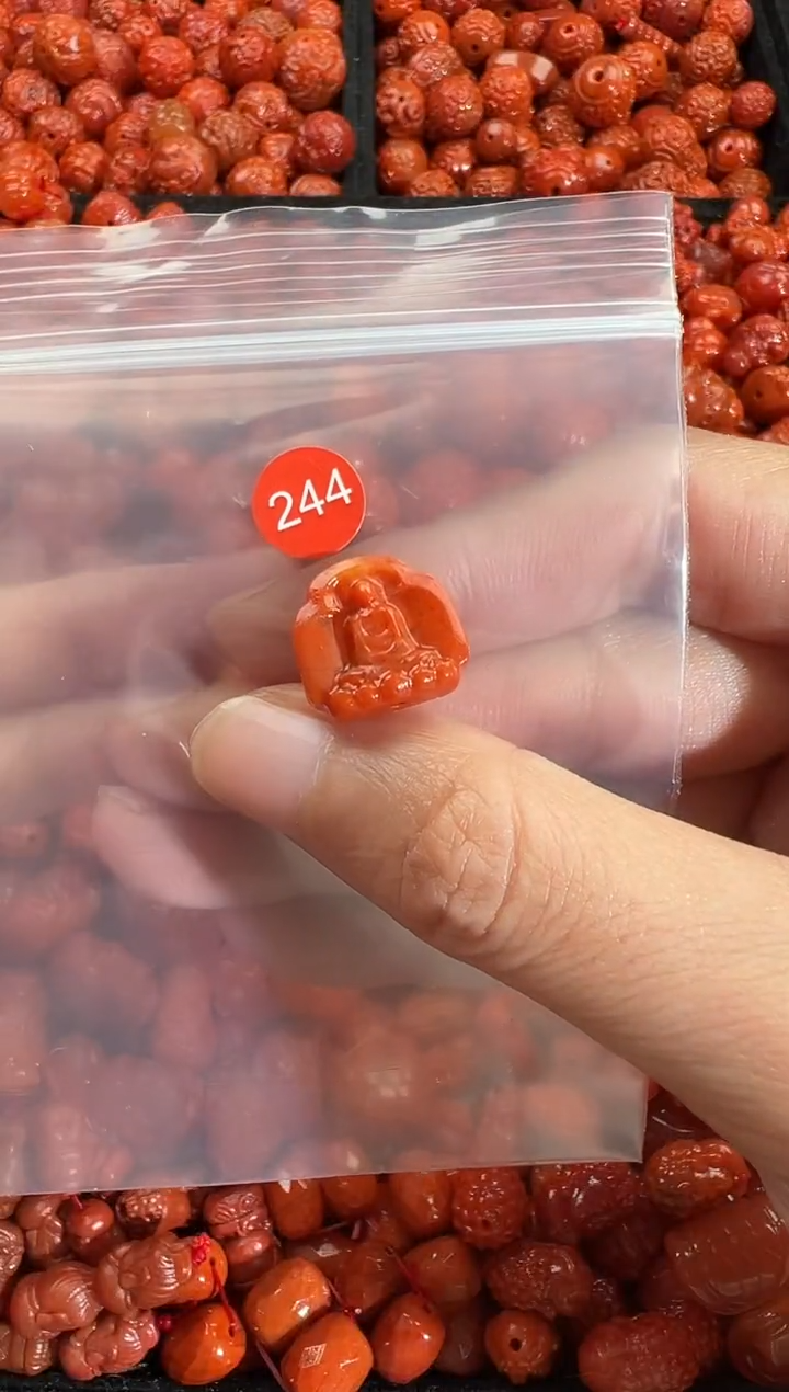 颈饰未镶嵌南红玛瑙1