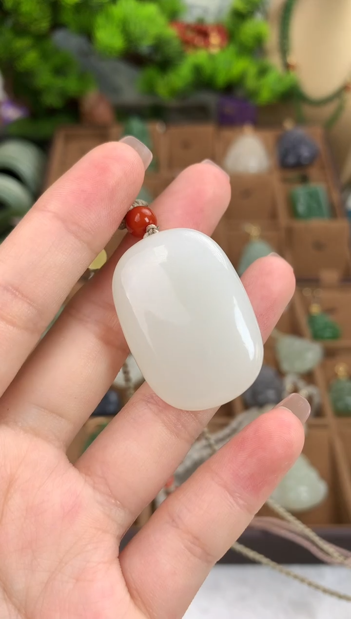 和田玉未镶嵌颈饰吊坠