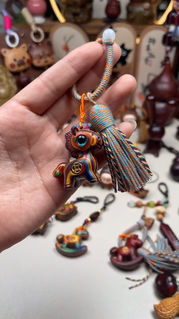 檀香木彩虹铜钱大眼小马包挂