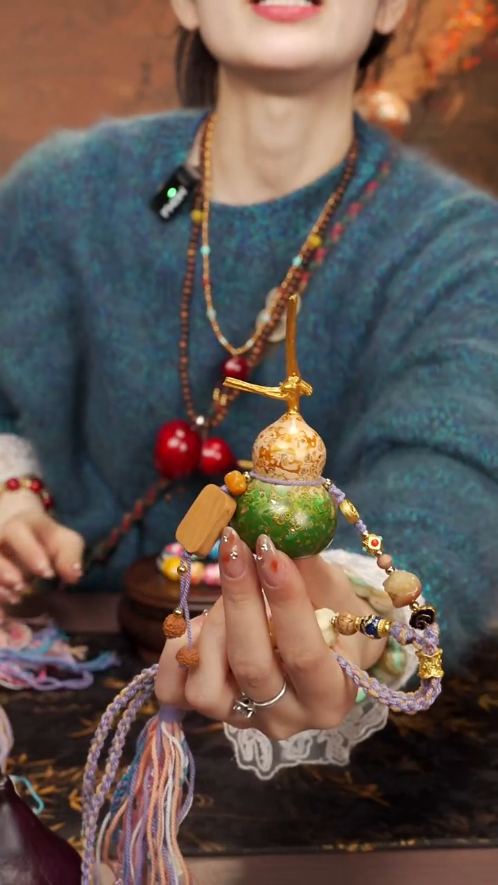 149--大漆脖挂小葫芦---158