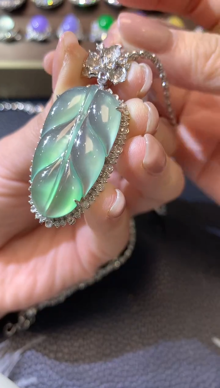 【闪购商品】翡翠吊坠(不含链)18K金镶嵌D57