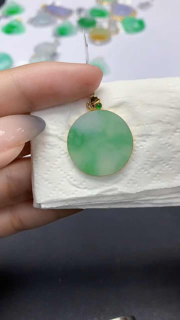 翡翠18K金镶嵌颈饰天然缅甸a货翡翠