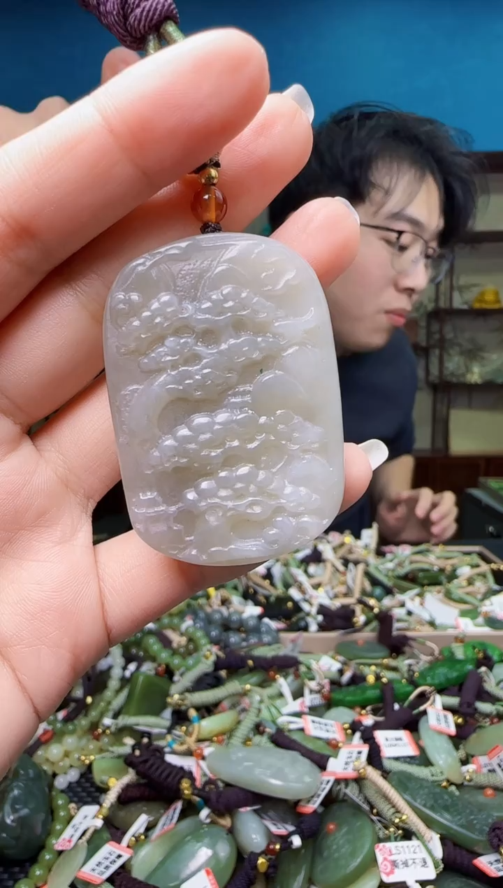 颈饰未镶嵌和田玉1