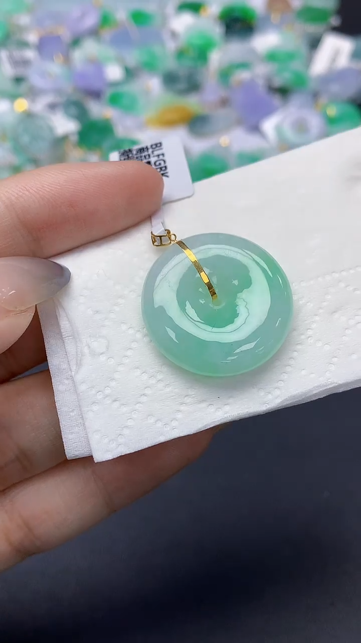 翡翠18K金镶嵌颈饰天然缅甸a货翡翠