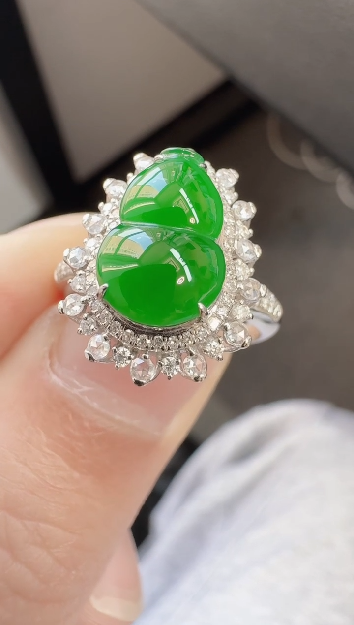 18K金镶嵌戒指翡翠寄售回流，24小时鉴赏期