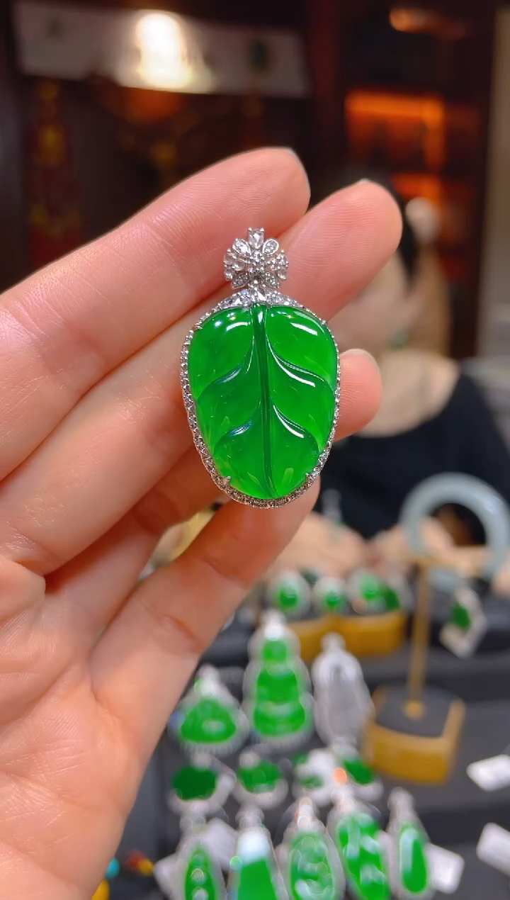 【闪购商品】翡翠颈饰18K金镶嵌116457天然A货翡翠叶子吊坠