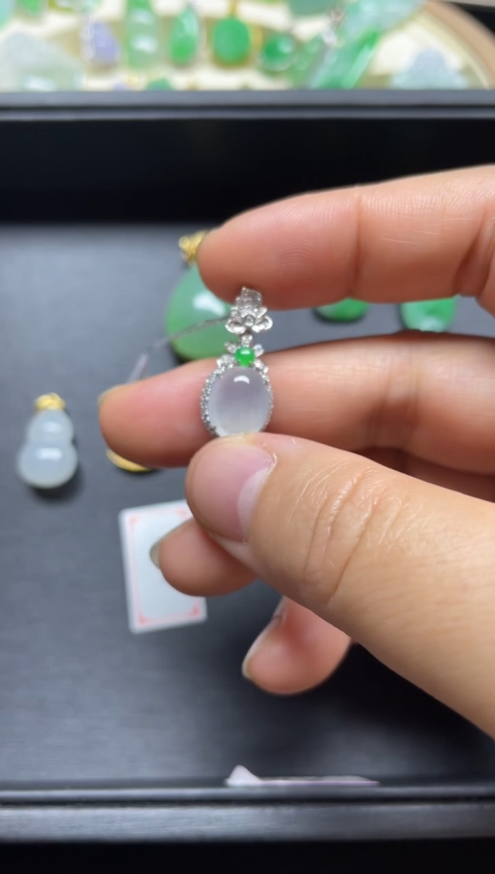 【闪购商品】翡翠18K金镶嵌颈饰蛋面