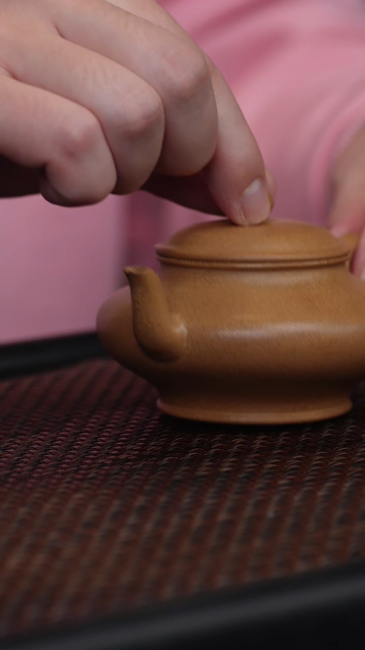 【闪购商品】宜兴紫砂原矿段泥宫灯140cc左右