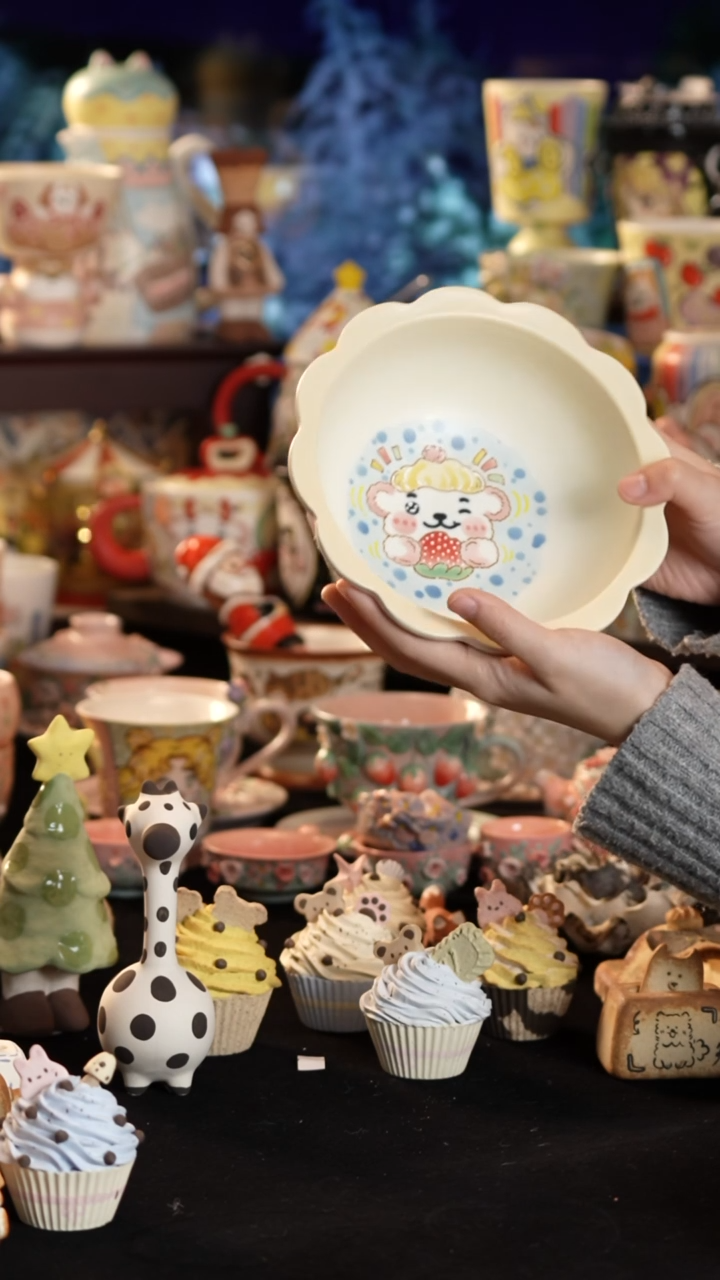 摆件陶景德镇釉下彩手绘设计师款陶瓷