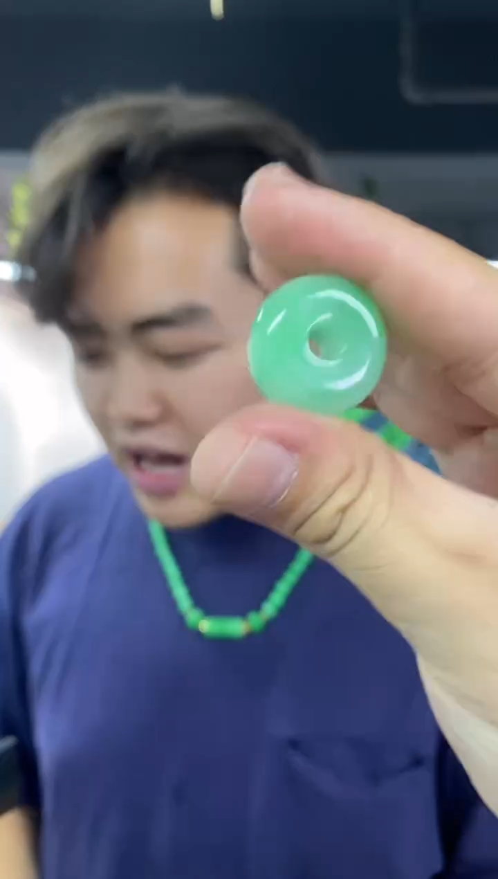 翡翠未镶嵌颈饰多样性发其一颜色微差