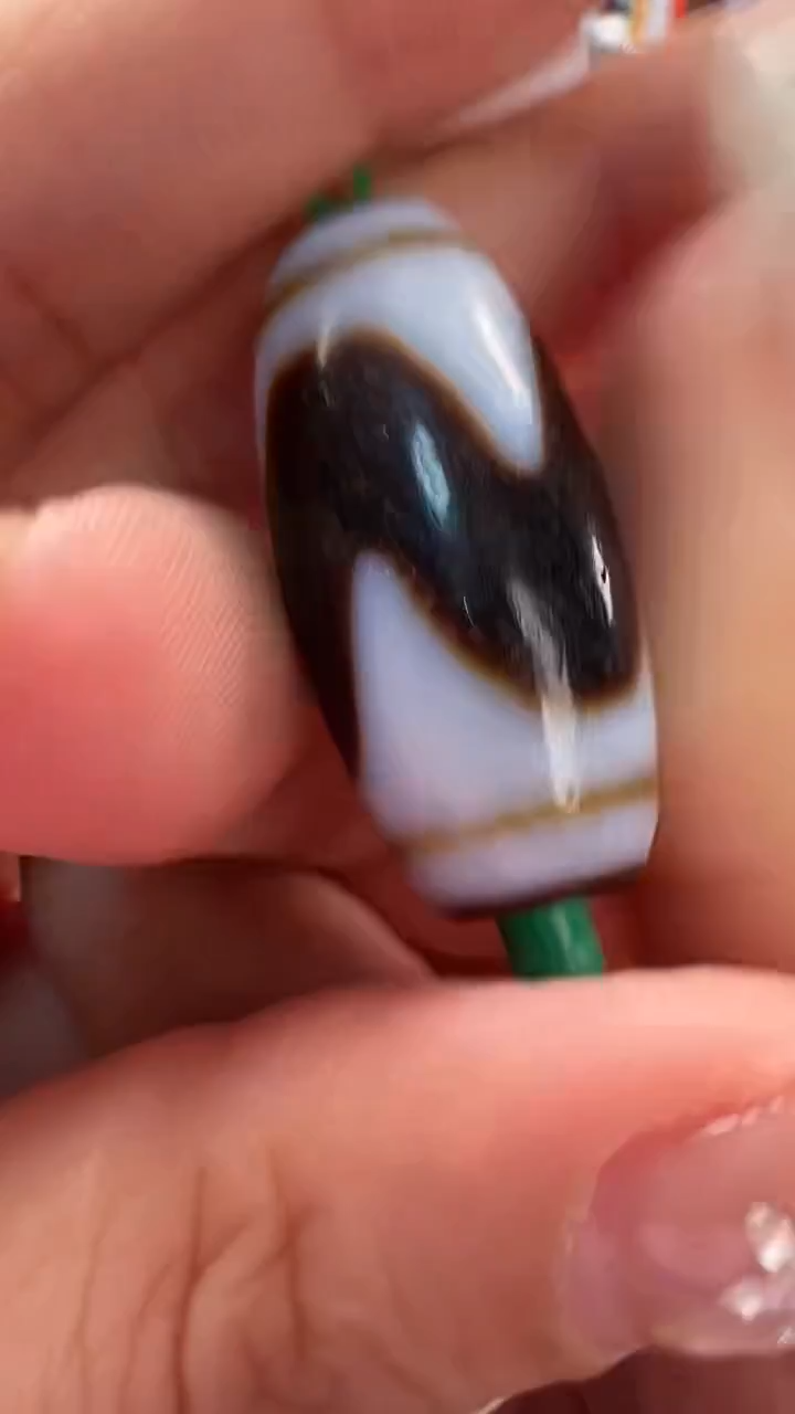 玛瑙/玉髓（覆膜）颈饰未镶嵌7.（微瑕）