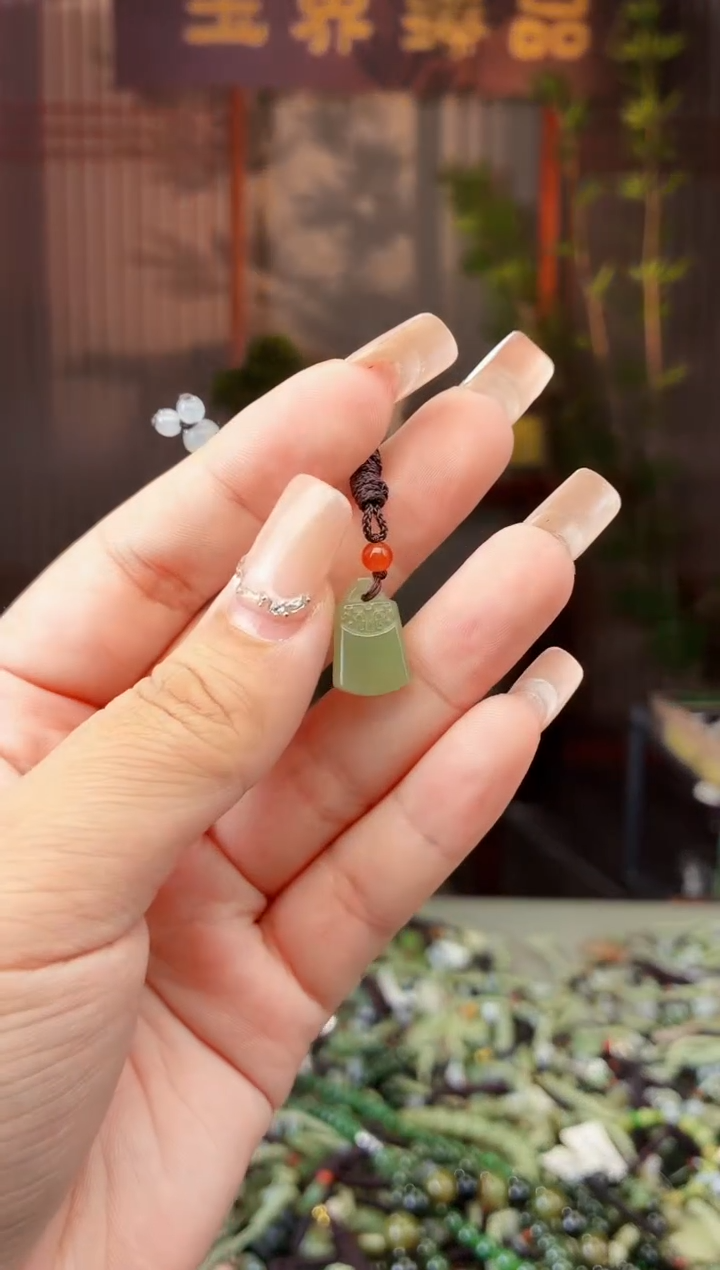 和田玉未镶嵌颈饰拍一发一